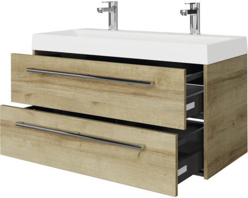 Badmeubelset met dubbele wastafel, twee lades in eikenlook en twee verchroomde kranen.