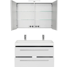 Badmeubelset met witte wastafelonderkast, dubbele wastafel, twee kranen en open spiegelkast met verlichting, glazen schappen en stopcontacten.