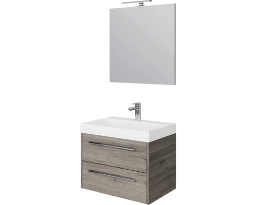 Badkamermeubelset bestaande uit een wastafel met onderkast in houtlook met twee laden, kraan en spiegel met opbouwverlichting.
