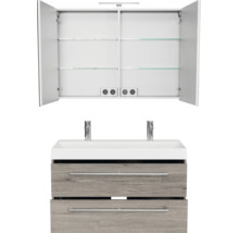 Badkamermeubelset bestaande uit een dubbel wastafelmeubel in houtlook met twee laden en een geopende spiegelkast met glazen planken.