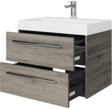 Wastafelmeubel met twee laden in houtlook, inclusief witte wastafel en verchroomde kraan.