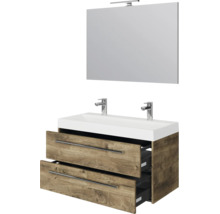Badkamermeubelset met dubbele wastafel, onderkast in eikenlook met twee laden, spiegel en verlichting.