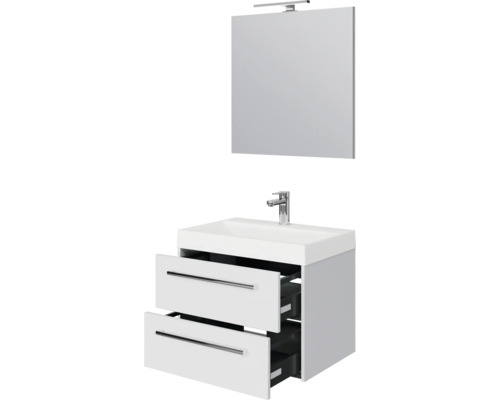 Badkamermeubelset bestaande uit een witte wastafelonderkast met twee laden, een opzetwastafel, een kraan en een spiegel met ledverlichting.