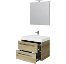 Badkamermeubelset met wastafelonderkast in houtlook, twee laden, witte wastafel, kraan en spiegel met ledverlichting.