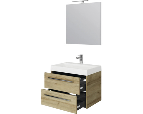Badkamermeubelset met wastafelonderkast in houtlook, twee laden, witte wastafel, kraan en spiegel met ledverlichting.