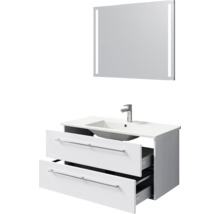 Badkamerset bestaande uit een wit wastafelmeubel met twee laden, een witte wastafel met kraan en een spiegel met verlichting.
