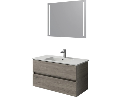 Badmeubelset met LED-spiegel, hangende wastafelkast met twee laden in eikenlook, wit wastafelblad en chromen kraan.