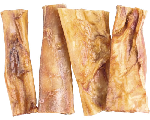 Gedroogde kauwsnacks voor honden in verschillende vormen en maten.