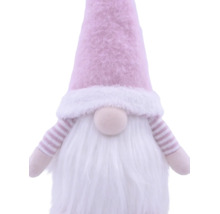 Roze stoffen kerstkabouter met puntmuts en witte baard.