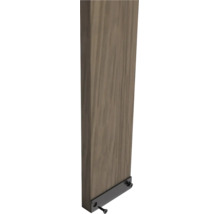 Houten plank met metalen montageclip en schroeven.