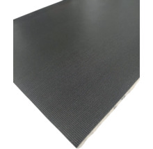 Betonmultiplex met antislip-structuur voor bouw en voertuigbouw.