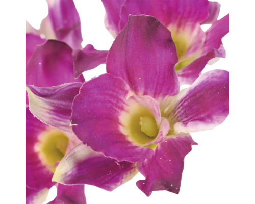 Kunstmatige orchidee met roze bloemblaadjes en een geelachtig hart in detail.