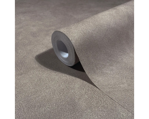 Gestructureerd vliesbehang in taupe met een fijne textuur.