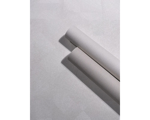 Vliesbehang met gestructureerd oppervlak en gebogen patroon, twee rollen op een baan behang.