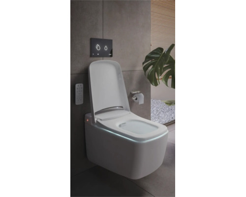 Hangend douche-WC met open deksel, verlichte rand, afstandsbediening en bedieningspaneel in een moderne badkamer.