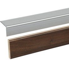 Trapprofiel van aluminium en een plint met houtdecor.
