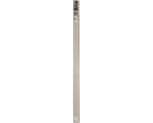 Afwerklijst voor traprenovatie van laminaat, circa 130 centimeter bij 5 centimeter.