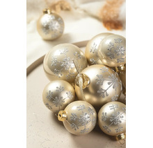 Kerstballen in champagnekleur met zilveren glitter sneeuwvlokken in verschillende maten en afwerkingen.