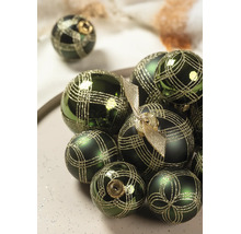 Groene kerstballen met gouden glitter ruitpatroon en linten.