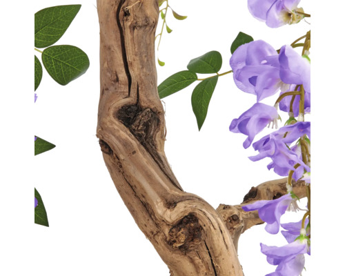 Detailopname van een kunstmatige blauweregen met een getextureerde houten stam, groene bladeren en paarse bloemen.