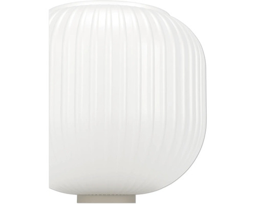 Ronde lampenkap met verticale ribbels van wit opaalglas.