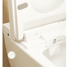 Detailopname van een Vitra V-care douchetoilet met open deksel, geïntegreerde sproeier, bedieningspaneel en gemarkeerde sensor aan de zijkant.