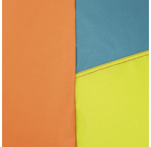 Detailopname van de duurzame zitzakstof met oranje, blauwe en gele banen en een zichtbare naad.