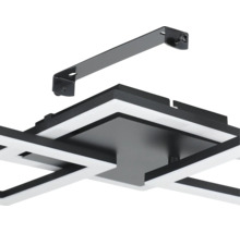 LED-plafondlamp met vierkante elementen en metalen montagebeugel.