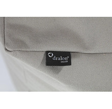 Detailopname van een textielweefsel met een Dralon Logo label.