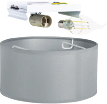 Wandlamp met grijze stoffen kap, E14 fitting en LED lamp in kaarsvorm.