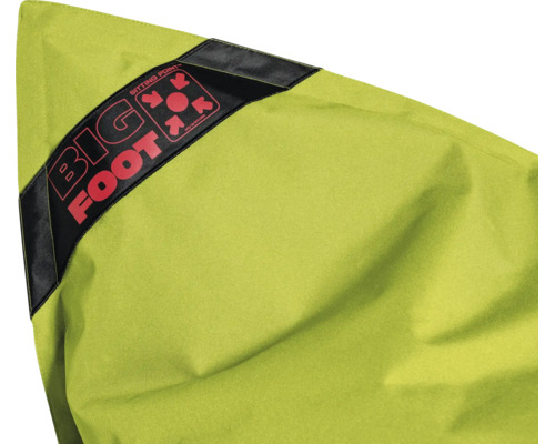 Detailweergave van een groene zitzak van robuust weefsel met Sitting Point-logo en Big Foot-tekst.