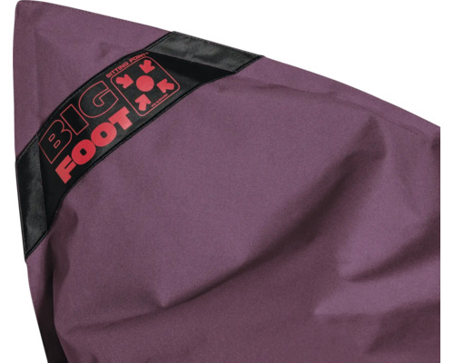 Detailweergave van een paarse zitzak met Sitting Point Logo en Big Foot-patch van duurzame stof.