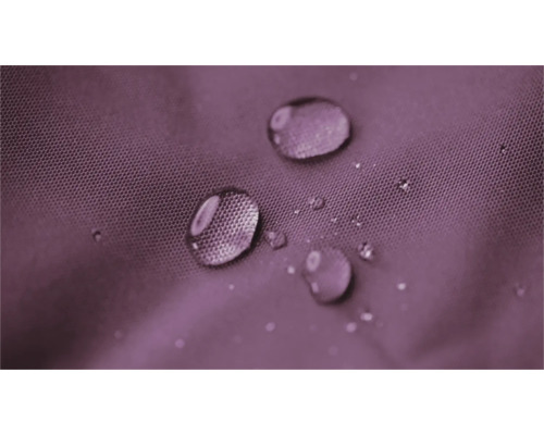 Detailopname van waterdruppels op waterafstotende stof.