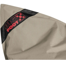 Detail van een zitzak met Sitting Point Logo en Big Foot Logo.