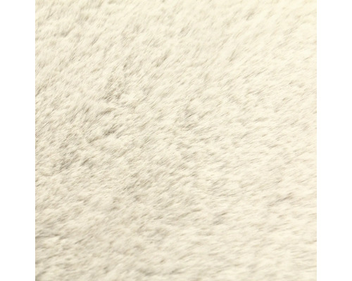 Detailopname van het zachte oppervlak van imitatiebont gemaakt van synthetische vezels.