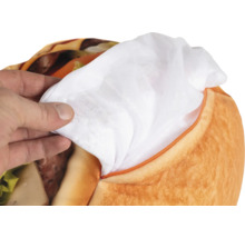Een hand houdt de witte binnenvoering vast uit de ritssluiting van een pluche hamburger.
