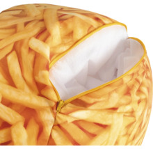 Zitzak met fotorealistische print van frietjes, geopende rits toont witte binnenvoering.