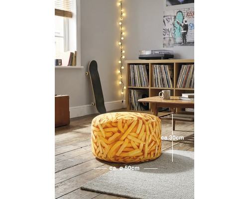 Ronde poef met patatprint, diameter circa 50 centimeter, hoogte circa 30 centimeter, in een moderne kamer met houten vloer.