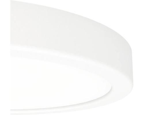 Detailweergave van een ronde plafondlamp met een glad oppervlak.