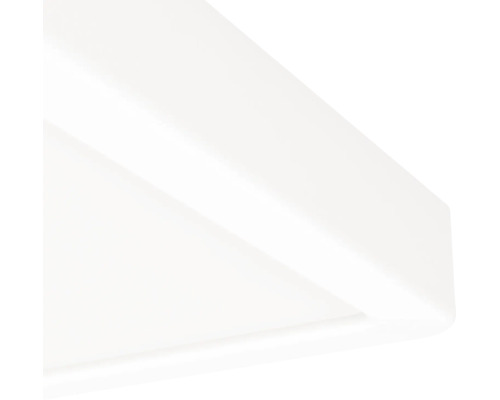 Detailopname van een witte, gladde rand.