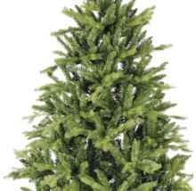 Detailopname van een groene kunstkerstboom met volle takken en realistische naalden.