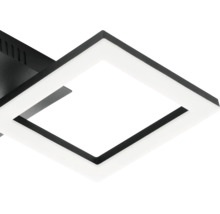 Detail van een moderne vierkante LED-plafondlamp met zwart frame en witte diffuser.
