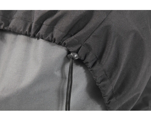 Detailopname van een beschermhoes met trekkoord en koordstopper voor een stevige bevestiging.