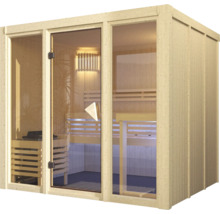 Moderne binnensauna van licht hout met groot glazen front, glazen deur, saunabanken en saunakachel binnenin.