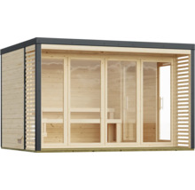 Moderne houten tuinsauna met grote glazen pui en plat dak voor buitengebruik