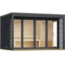 Moderne tuinsauna met glazen pui en houten interieur