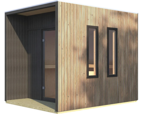 Moderne houten tuinsauna met verticale lattengevel, twee smalle ramen en een glazen toegangsdeur op een houten vlonder.