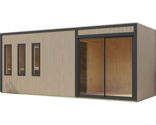 Modern houten tuinhuis met verticale lattengevel, drie smalle ramen en een grote schuifpui.