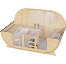 Houten tonvormige sauna met twee banken, saunakachel en accessoires, binnenaanzicht.