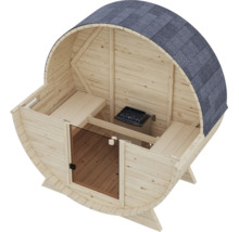 Vatsauna van massief hout met gebogen dak, binnen uitgerust met twee banken en saunakachel, inclusief een kleine glazen voordeur.